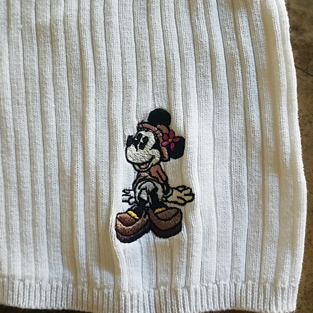 Disney sleeveless shirt - Picture 2 of 4